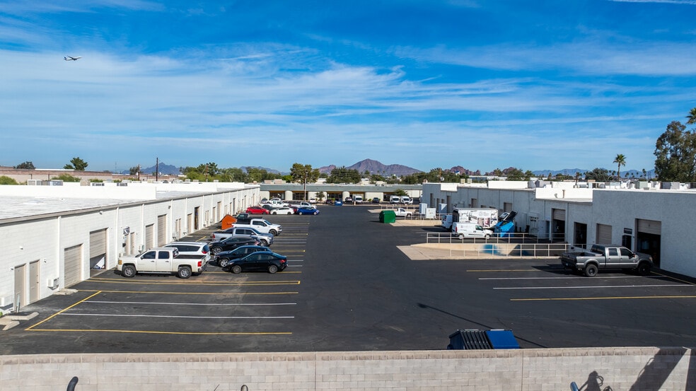 More Photos Of 910 S Hohokam Dr, Tempe Warehouse For Lease
