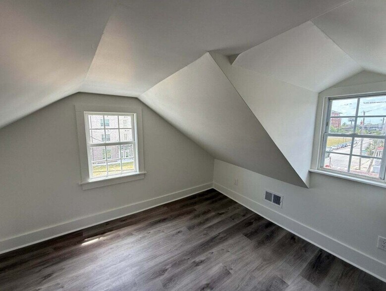 More Photos Of 68 Lee St, Charleston Apartments For Sale