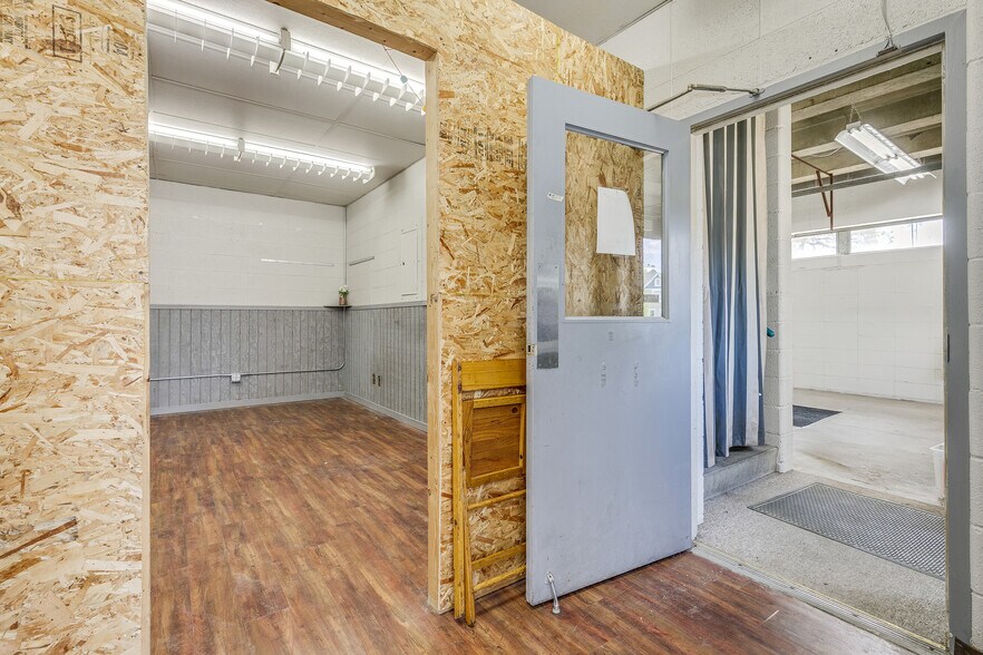 More Photos Of 678 7th St W, Saint Paul Warehouse For Lease