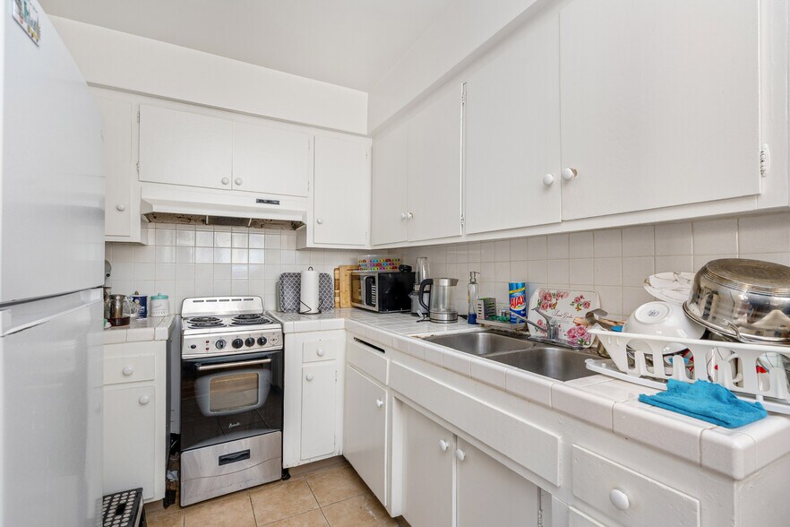 More Photos Of 13631 Vanowen St, Van Nuys Apartments For Sale