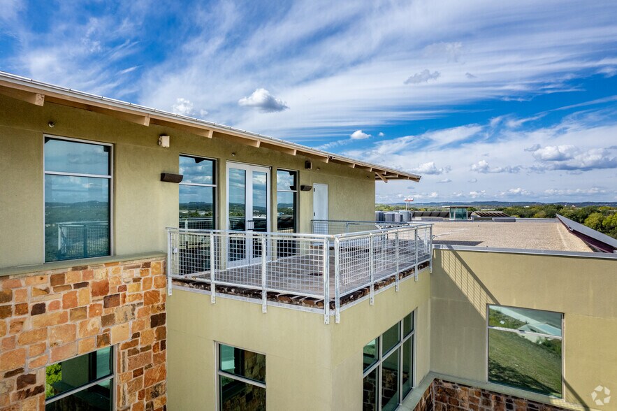 More Photos Of 1580 S Main St, Boerne Office For Lease