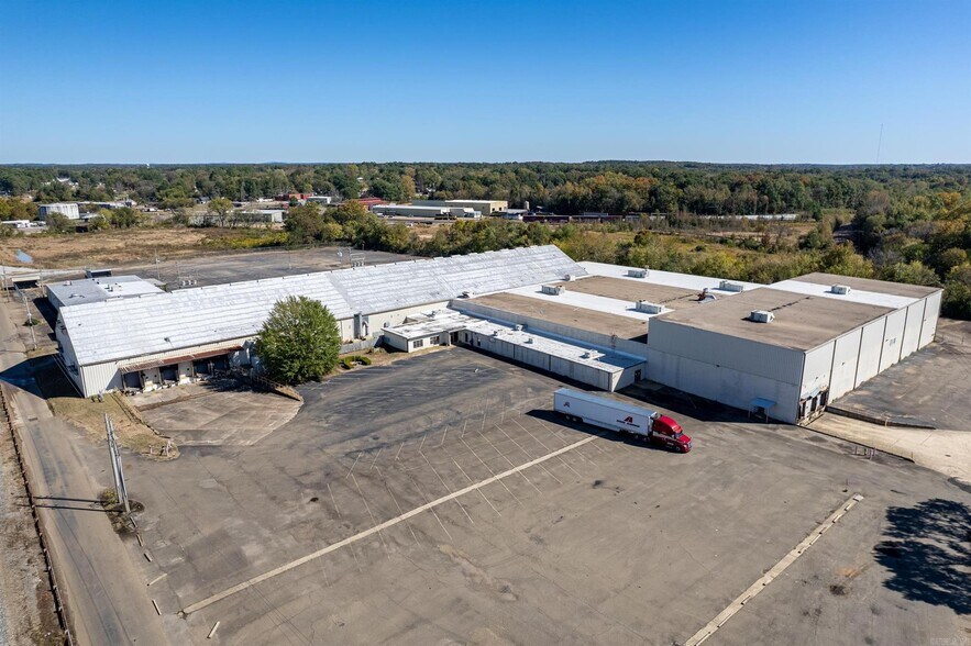 More Photos Of 103 Red Bridge Rd, De Queen Warehouse For Sale