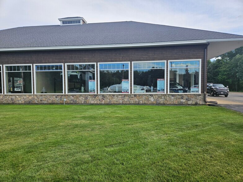 More Photos Of 28 Weirs Rd, Gilford Storefront Retail Office For Lease