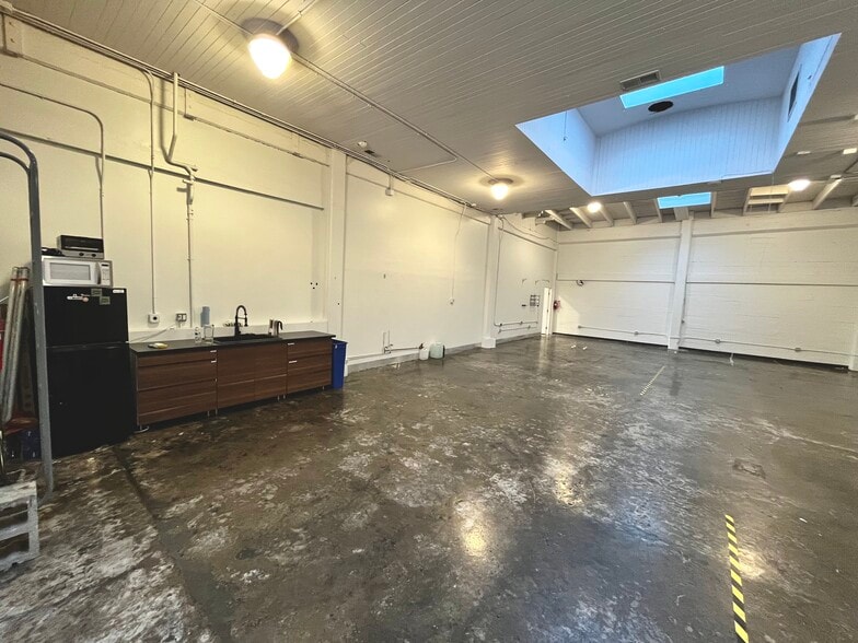 More Photos Of 365-371 10th St, San Francisco Light Manufacturing For Lease