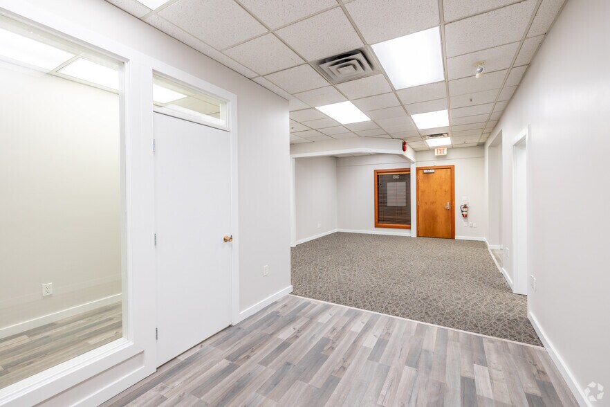 More Photos Of 1480 Foster St, White Rock Apartments For Lease