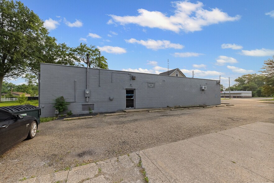 More Photos Of 700 N Union Ave, Alliance Freestanding For Sale