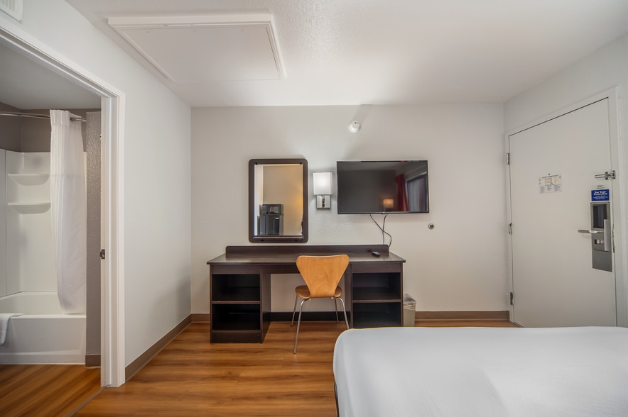 More Photos Of 750 Raintree Dr, Carlsbad Hotel For Sale