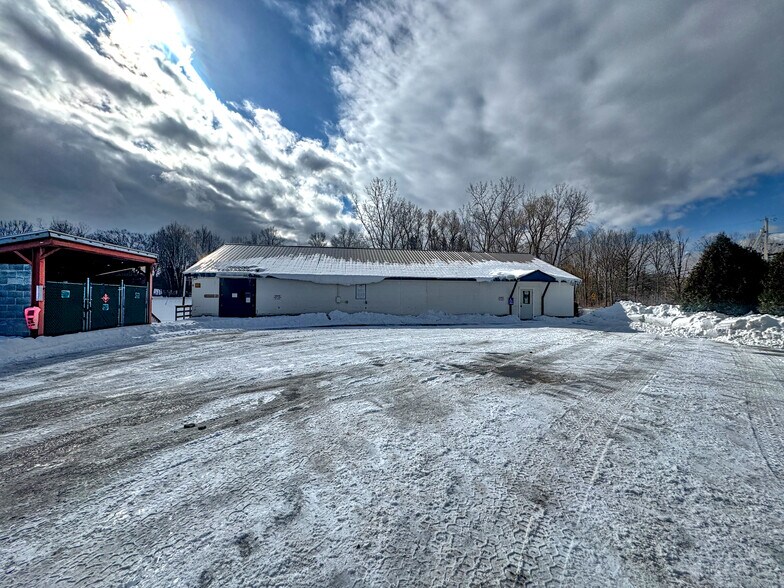 More Photos Of 33 Transport Dr, Bennington Freestanding For Sale