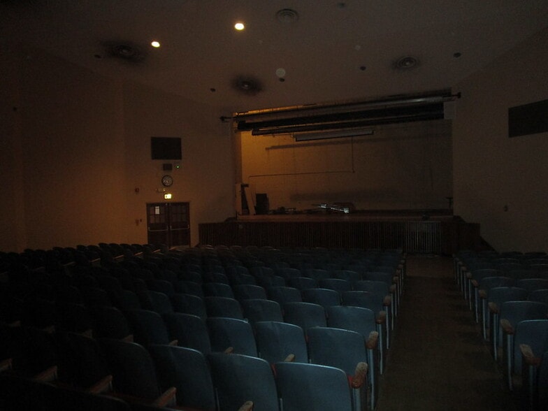 More Photos Of 700 W Houston St, Marshall Schools For Sale