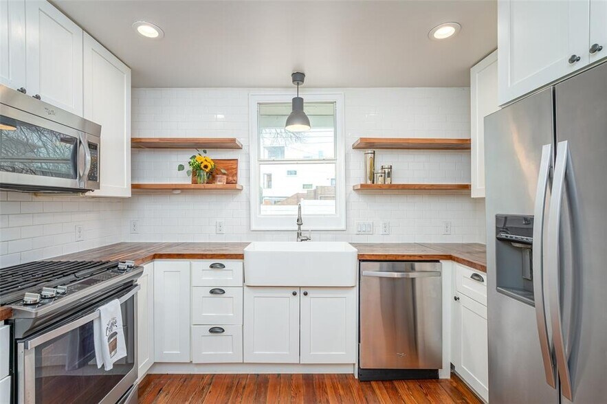 More Photos Of 1148 Northwestern Ave, Austin Specialty For Sale