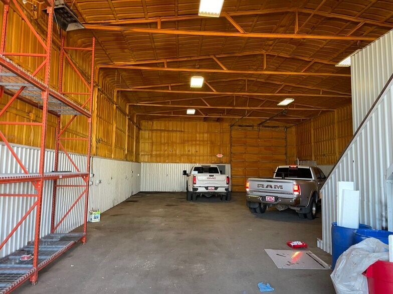 More Photos Of 2305 SW Holloway St, El Reno Warehouse For Lease