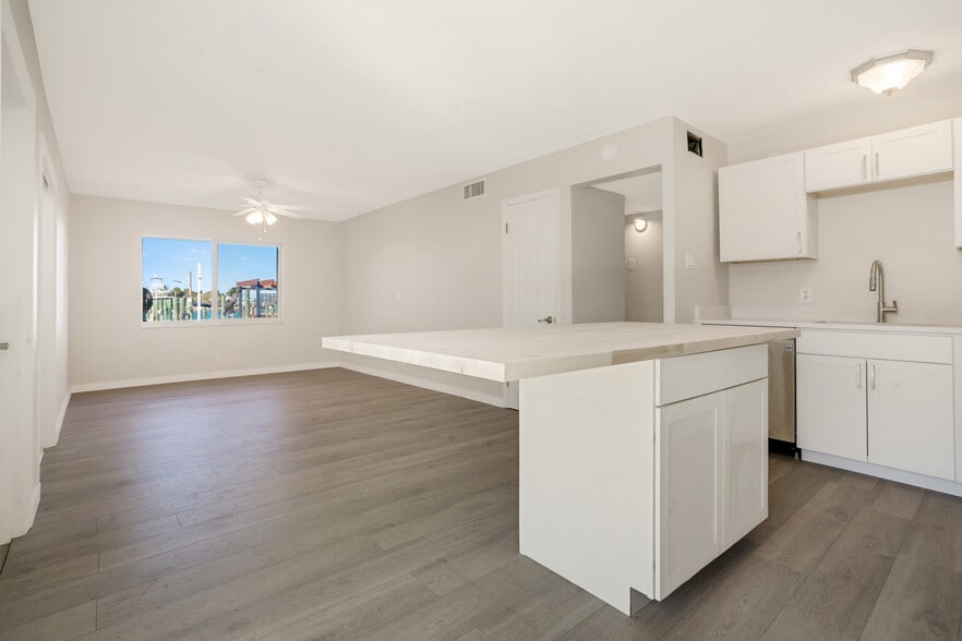 More Photos Of 2649 Lake Dr, Riviera Beach Apartments For Sale