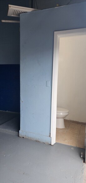 More Photos Of 2324 NW 30th Ct, Oakland Park Warehouse For Lease