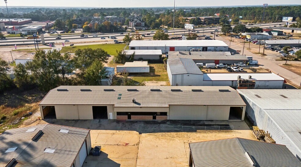 More Photos Of 1508 S Frazier St, Conroe Distribution For Lease