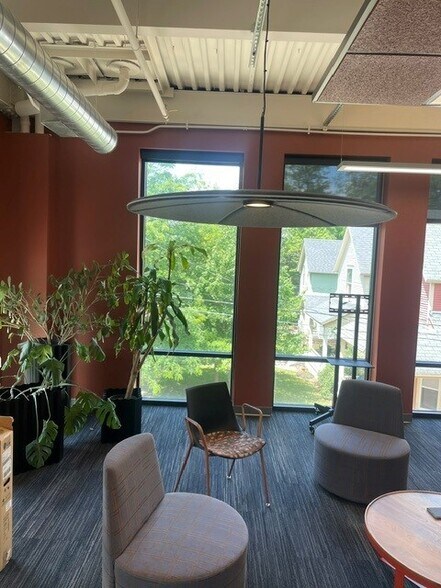 More Photos Of 1059 Wealthy St SE, Grand Rapids Apartments For Lease