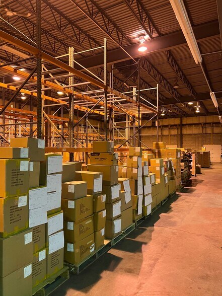 More Photos Of 2445 State Highway 30, Mayfield Warehouse For Lease