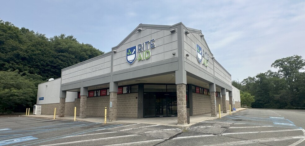 More Photos Of 701 Route 211 E, Middletown Drugstore For Lease