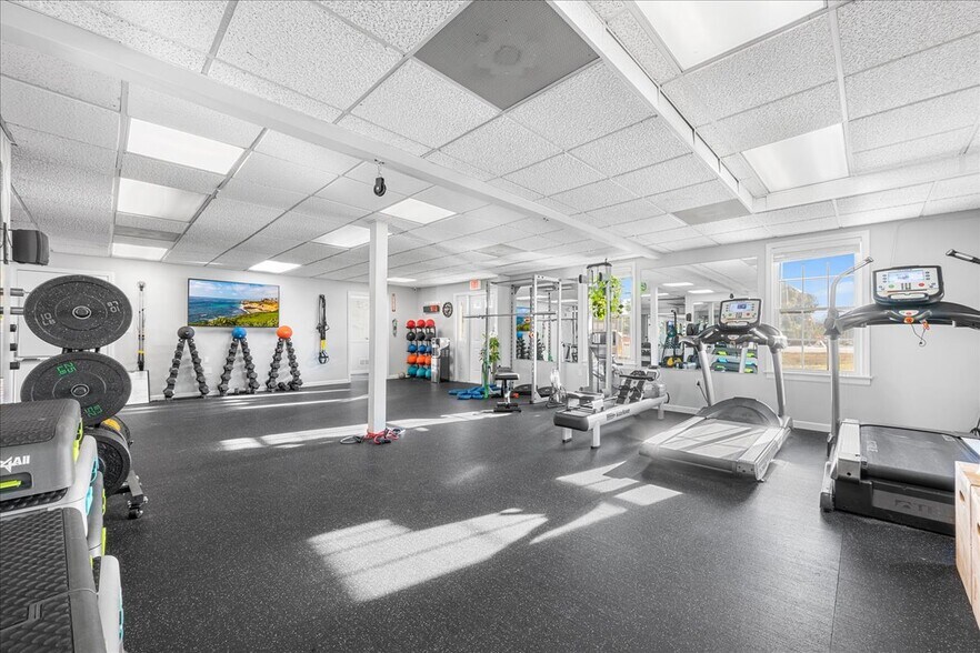 More Photos Of 620 Norwich New London Tpke, Uncasville Office For Lease