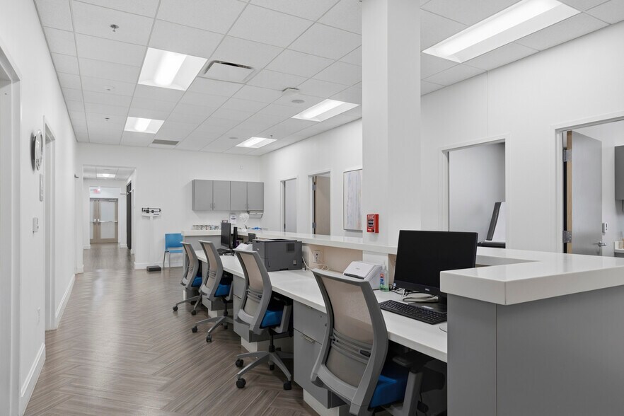 More Photos Of 160 Fountains Blvd, Madison Medical For Sale