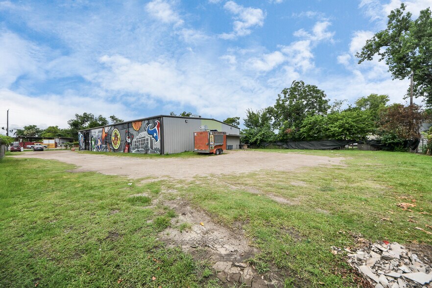 More Photos Of 11730 Aldine Westfield Rd, Houston Warehouse For Sale