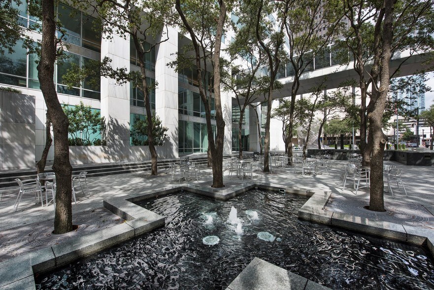 More Photos Of 101 E Kennedy Blvd, Tampa Office For Lease