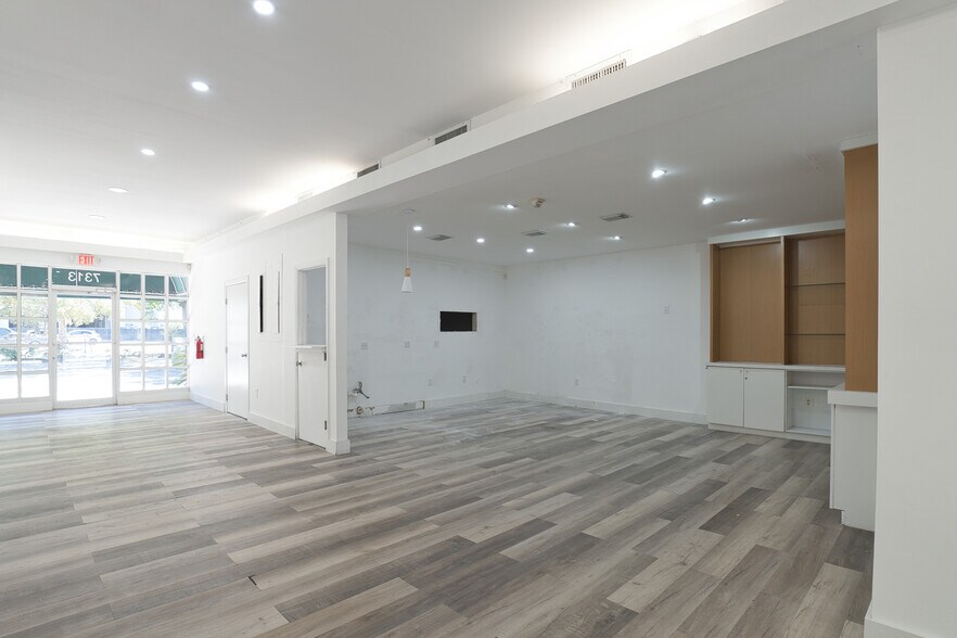 More Photos Of 7313 SW 59th Ct, South Miami Storefront Retail Office For Lease