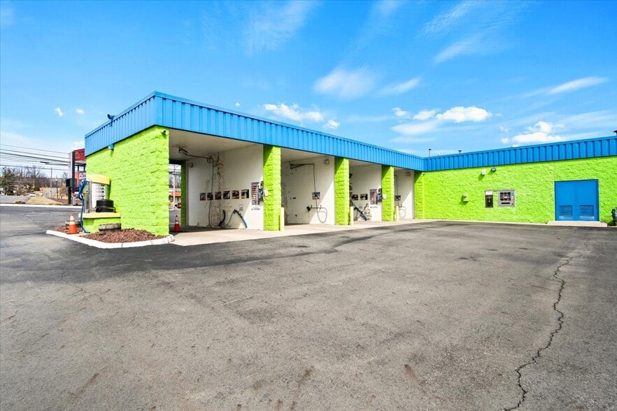 More Photos Of 901 S Main St, Taylor Carwash For Sale