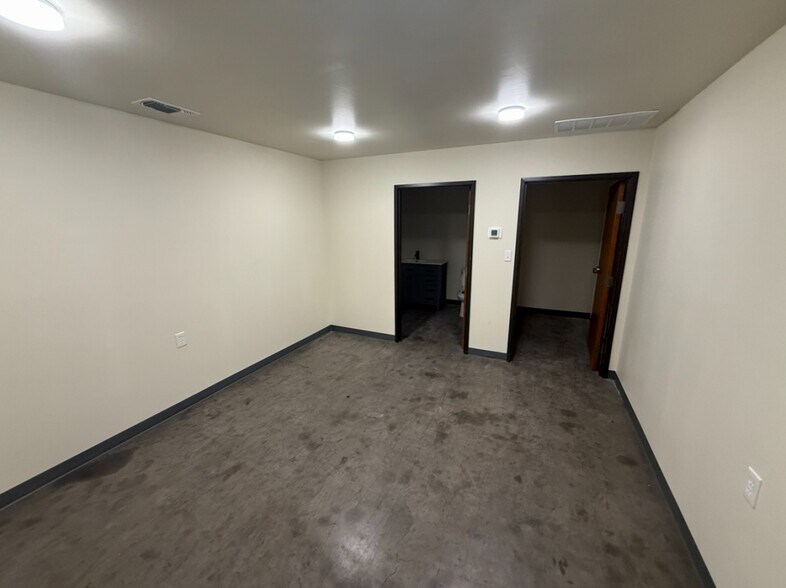 More Photos Of 4860-4862 Kennedale New Hope Rd, Fort Worth Warehouse For Lease