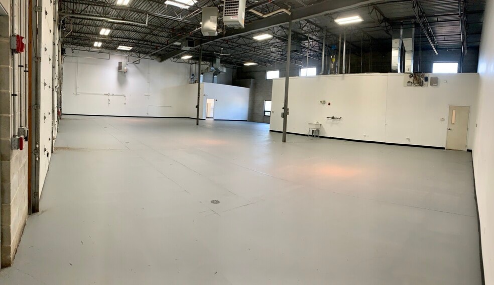 More Photos Of 545 Dakota St, Crystal Lake Industrial For Sale