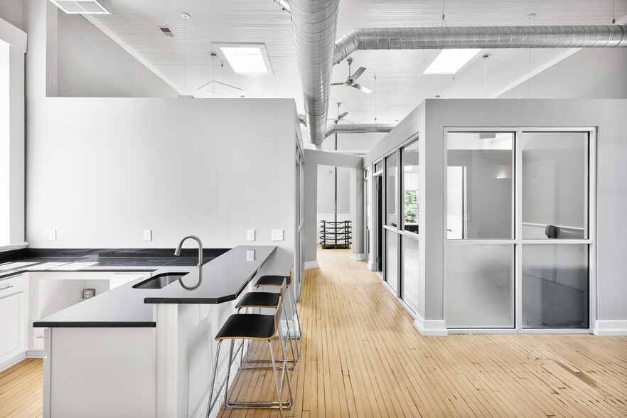 More Photos Of 1122 Rogers St, Louisville Police Fire Station For Sale