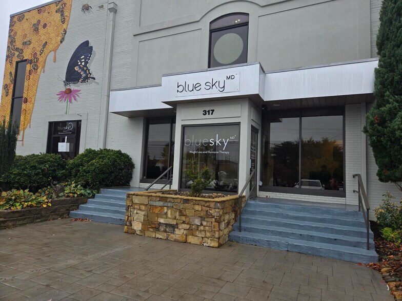 More Photos Of 317 N King St, Hendersonville Medical For Sale