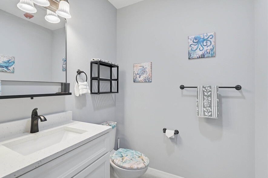 More Photos Of 2160 Gulf Gate Dr, Sarasota Storefront For Sale