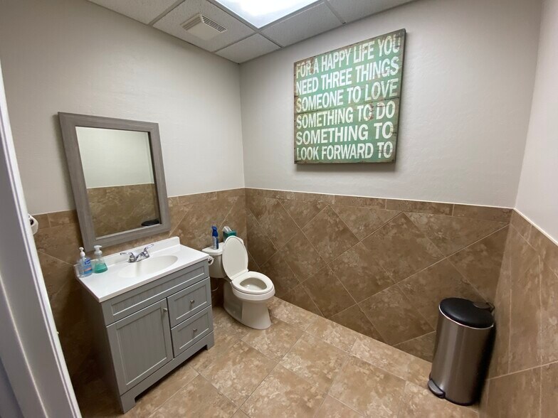 More Photos Of 8263 W Thunderbird Rd, Peoria Office For Lease