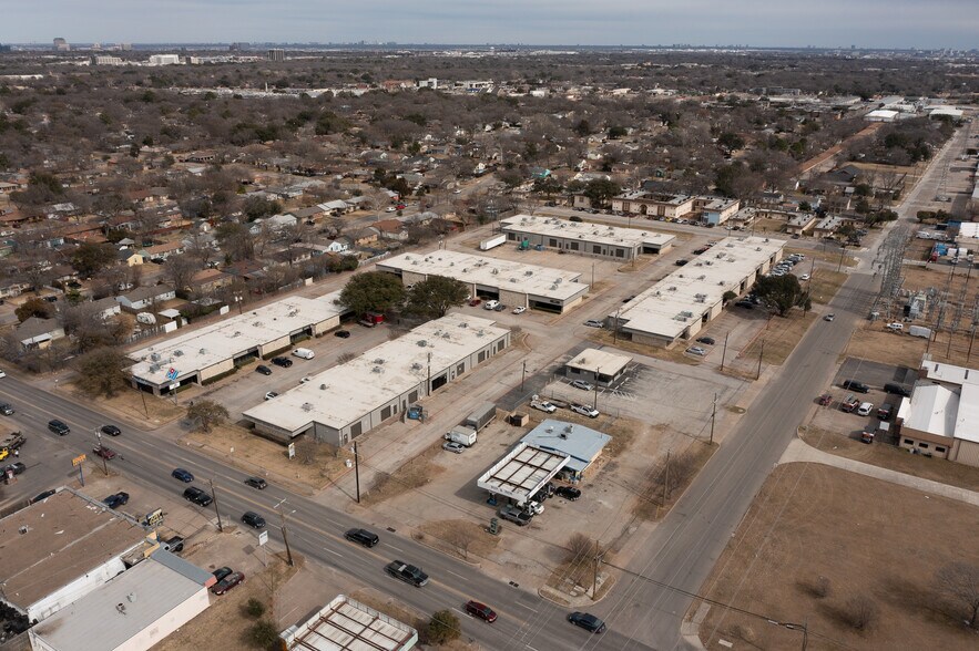 More Photos Of 220 Story Rd N, Irving Unknown For Lease