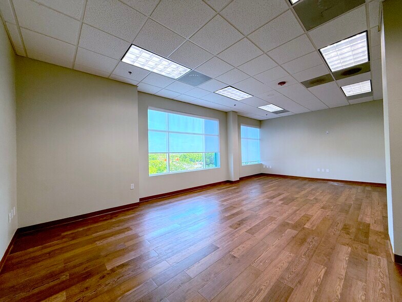 More Photos Of 1743 Park Center Dr, Orlando Medical For Lease