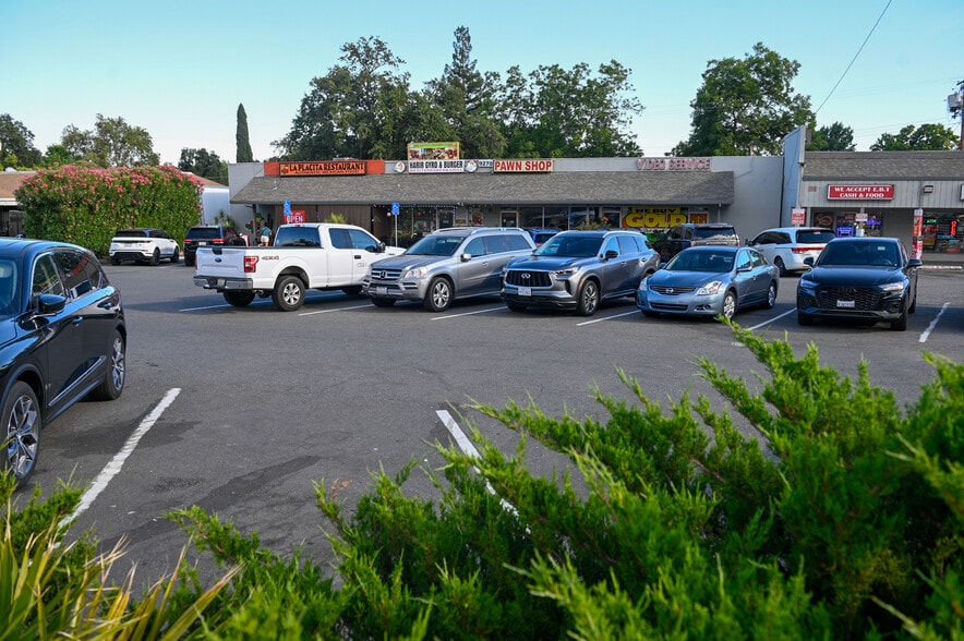 More Photos Of 9268-9272 Greenback Ln, Orangevale General Retail For Sale