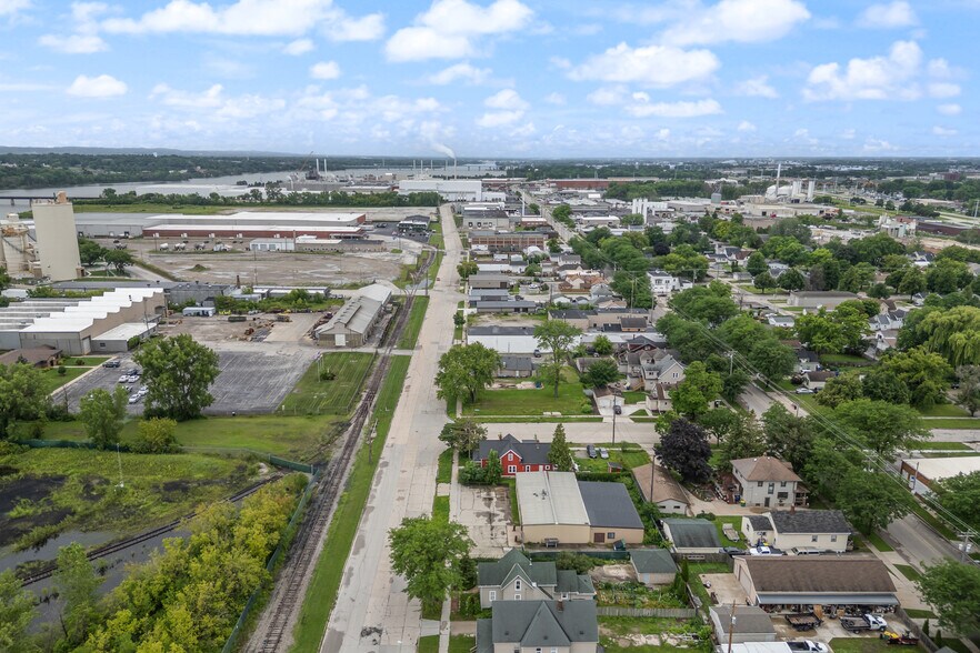 More Photos Of 1138 State St, Green Bay Warehouse For Sale