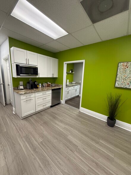 More Photos Of 4534-4598 N Hiatus Rd, Sunrise Warehouse For Lease