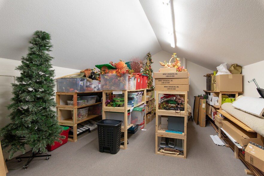 More Photos Of 700 E Main St, Anoka Freestanding For Lease