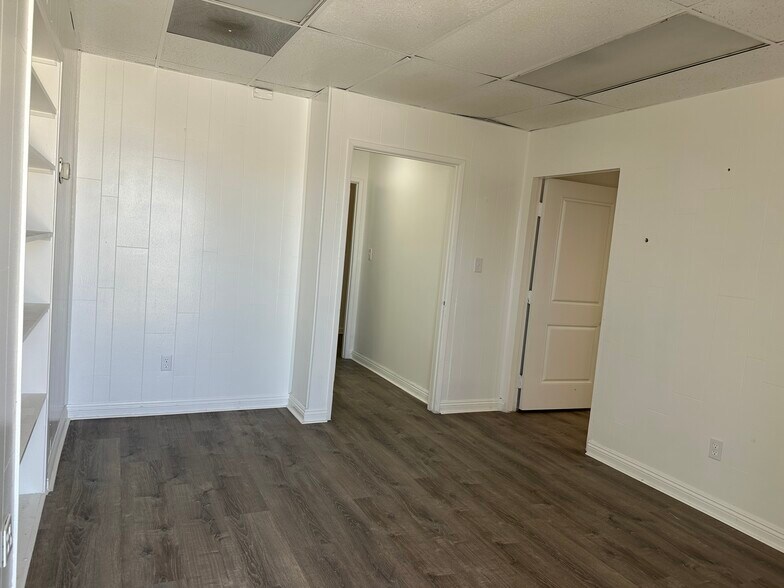 More Photos Of 9340 Corbin Ave, Northridge Warehouse For Lease