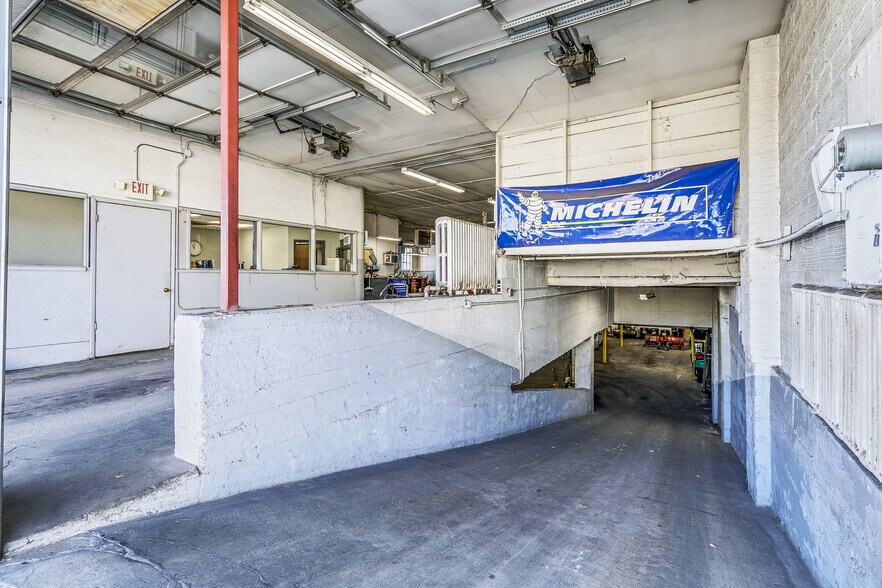 More Photos Of 3610 Lyndale Ave S, Minneapolis Auto Repair For Sale