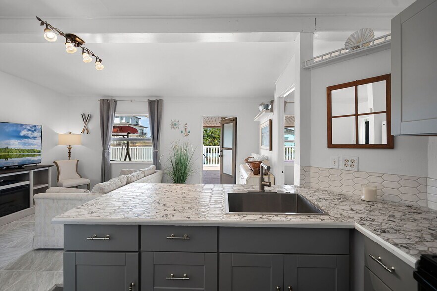 More Photos Of 13901 Old Dixie Hwy, Hudson Multifamily For Sale