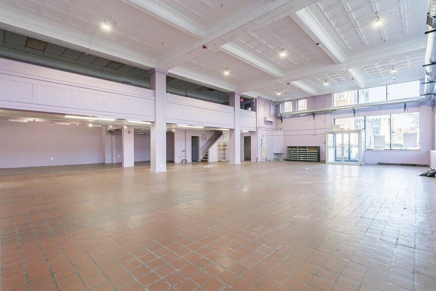 More Photos Of 727 E Main St, Rochester Restaurant For Lease