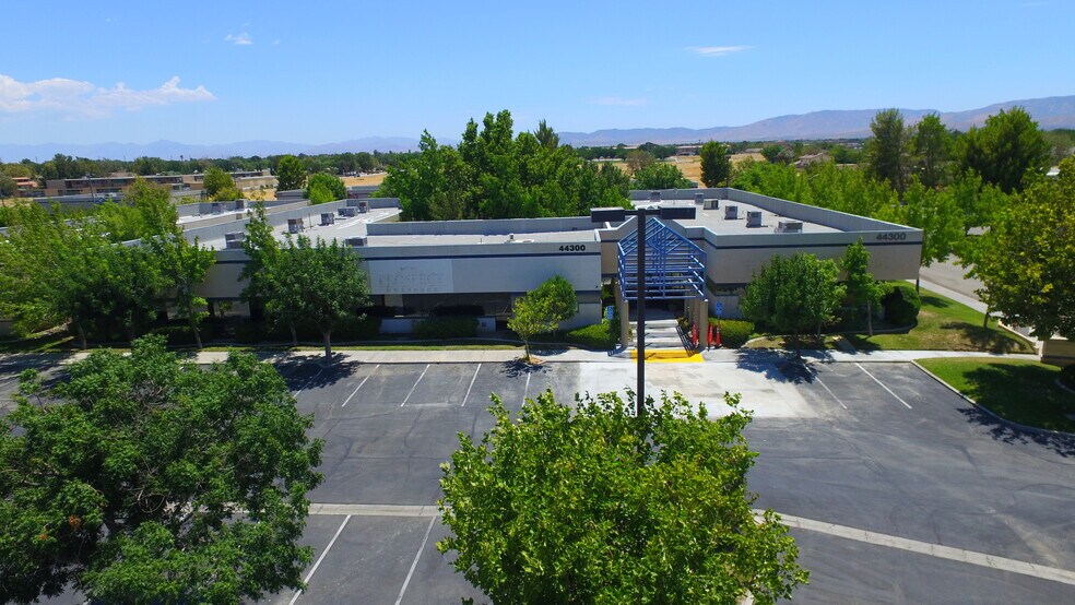 More Photos Of 44300 Lowtree Ave, Lancaster Office For Sale