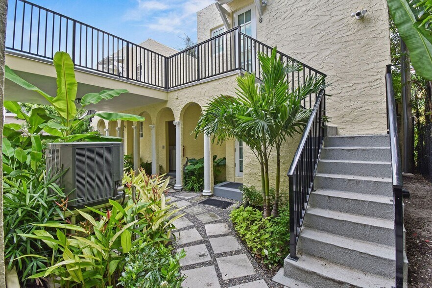 More Photos Of 212 Oleander Ave, Palm Beach Apartments For Sale