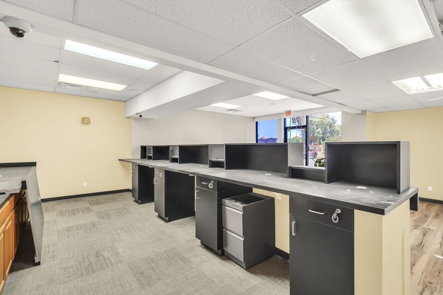 More Photos Of 78 W Ray Rd, Chandler Convenience Store For Lease