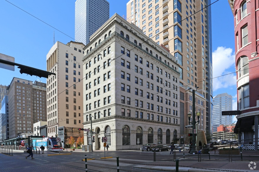 Primary Photo Of 402 Main St, Houston Office For Sale