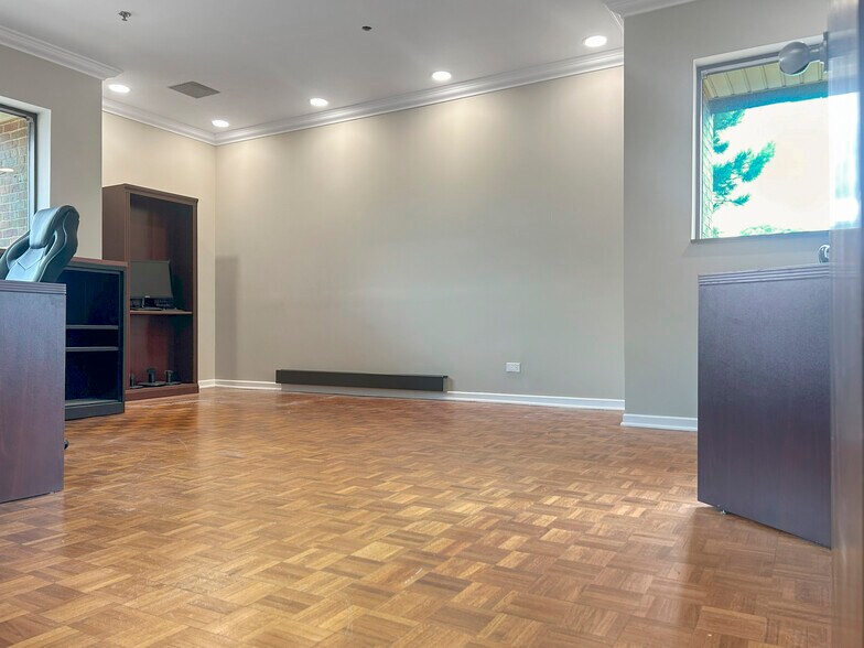 More Photos Of 333 Chestnut St, Hinsdale Medical For Lease