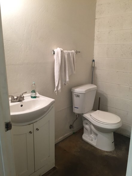 More Photos Of 121 S 25th St, Phoenix Warehouse For Sale