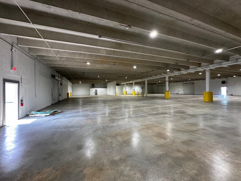 More Photos Of 6599 NW 74th Ave, Miami Warehouse For Lease